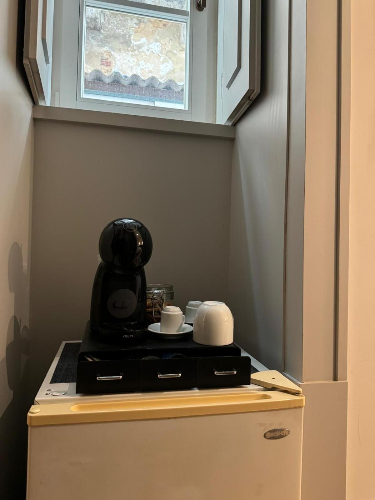 Double Room With Private Wc In Shared House In Downtown Lisbon Exterior photo